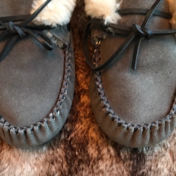 Minnetonka Leather Slipper Faux Fur NWOT - Picture 2 of 4